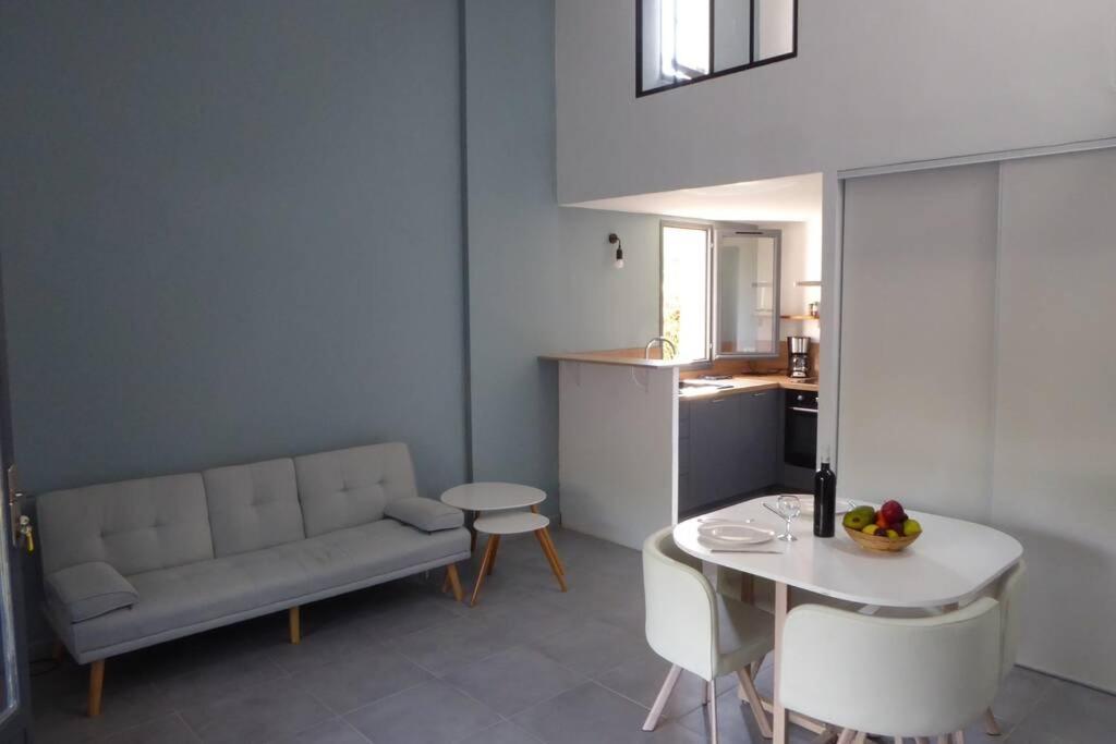 Mazet Dans Residence Avec Piscine Bagnols-en-Foret Exterior photo